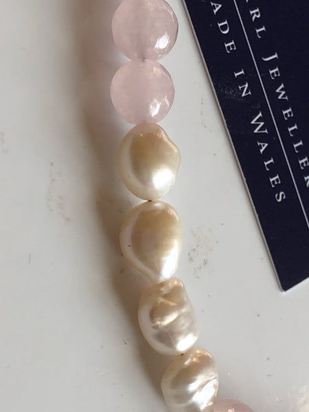 Necklace: Rose quartz and pearl - Precious as a Pearl