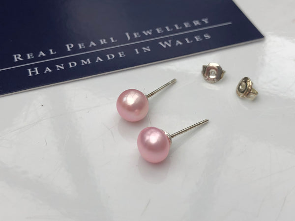 Pearl Stud Earrings: Baby pink freshwater Pearl medium - Precious as a Pearl