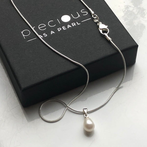 Pendant: Classic ivory Pearl pendant