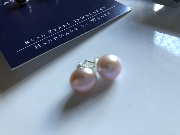 Pearl Stud Earrings: Large freshwater Pearl stud earrings in Peach pink classic - Precious as a Pearl