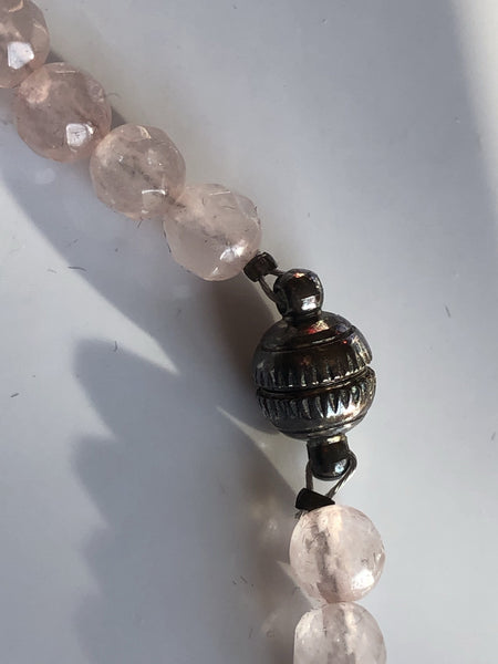Necklace: Rose quartz and pearl - Precious as a Pearl