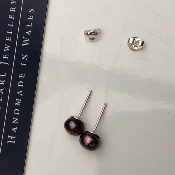 Pearl Stud Earrings: Dusky Pink medium - Precious as a Pearl