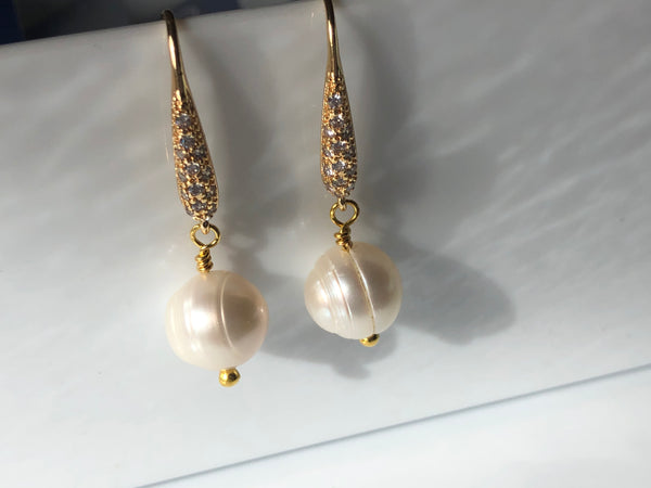 Earrings: Pearl baroque drop ivory on gold-filled sparkling hooks - classic - Precious as a Pearl