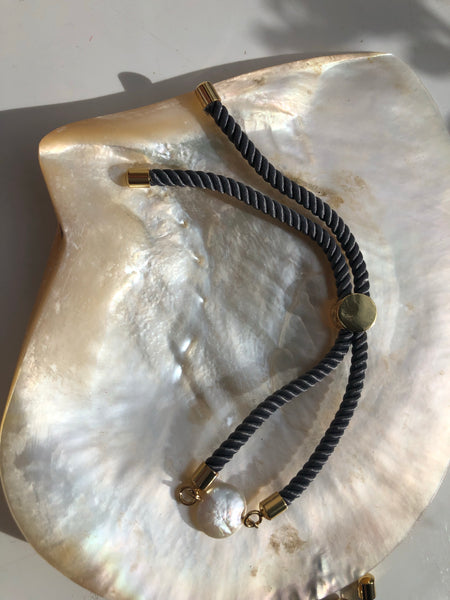 Bracelet: Pearl coin slider bracelets in goldtone. - Precious as a Pearl