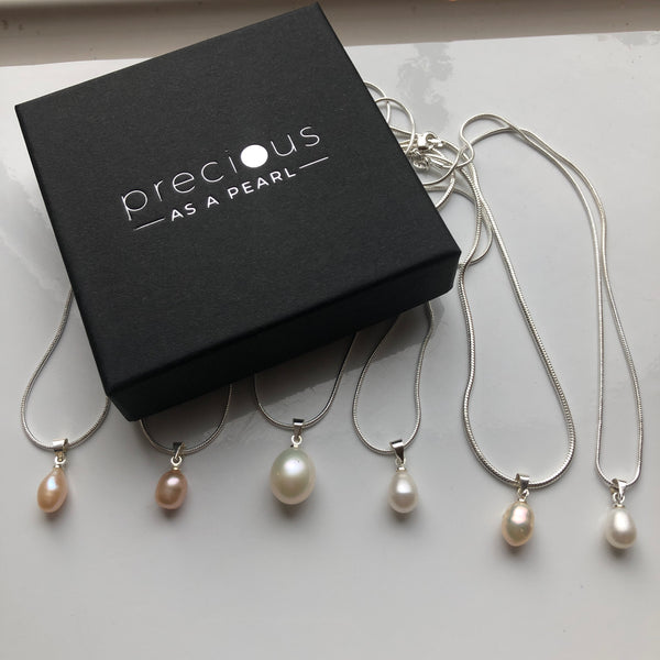 Pendant: Classic ivory Pearl pendant