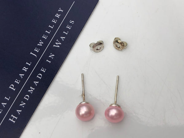 Pearl Stud Earrings: Baby pink freshwater Pearl medium - Precious as a Pearl