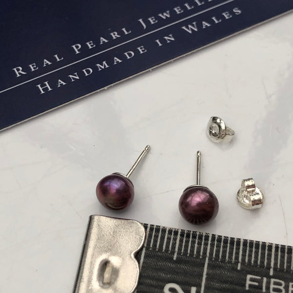 Pearl Stud Earrings: Dusky Pink medium - Precious as a Pearl