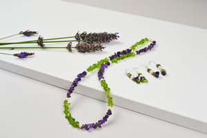 Pearl, peridot and amethyst necklace and two earring sets 