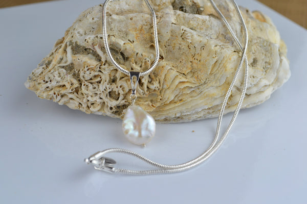 Pendant: Ivory pearl coin Pendant - classic - Precious as a Pearl