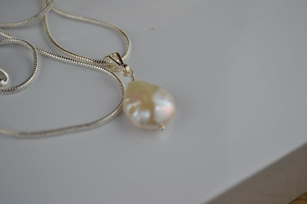 Pendant: Ivory pearl coin Pendant - classic - Precious as a Pearl