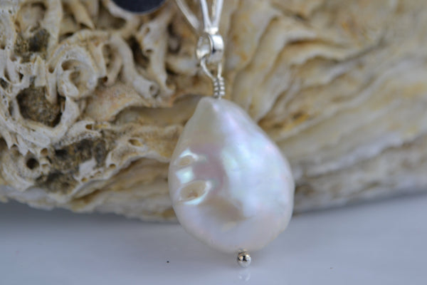 Pendant: Ivory pearl coin Pendant - classic - Precious as a Pearl