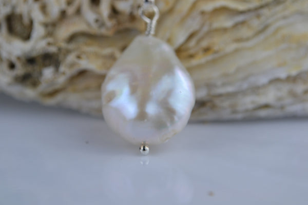 Pendant: Ivory pearl coin Pendant - classic - Precious as a Pearl