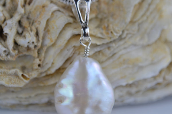 Pendant: Ivory pearl coin Pendant - classic - Precious as a Pearl