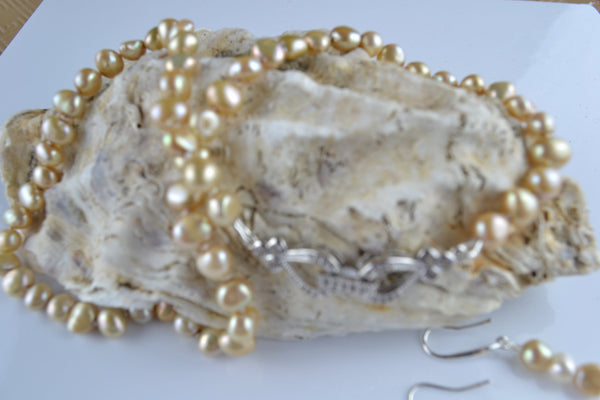 Necklace: ‘gold' pearls handknotted on silk thread with hearts and flowers clasp - Classic - Precious as a Pearl
