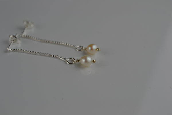 Earrings: Silver box chain ivory pearl drop earrings - classic - Precious as a Pearl