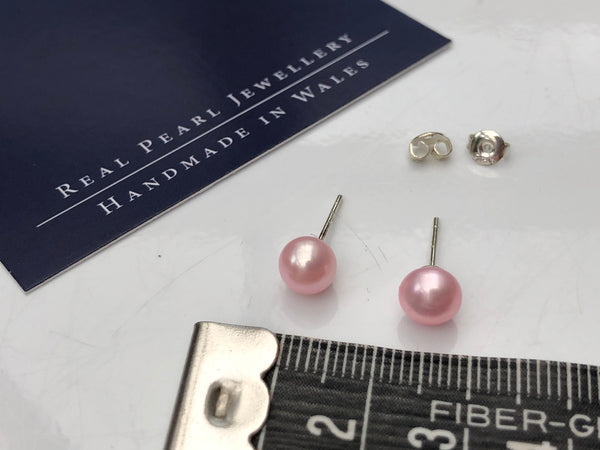 Pearl Stud Earrings: Baby pink freshwater Pearl medium - Precious as a Pearl