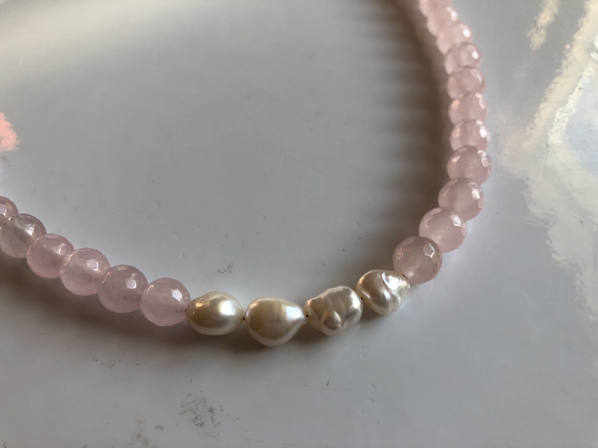 Necklace: Rose quartz and pearl – Precious as a Pearl