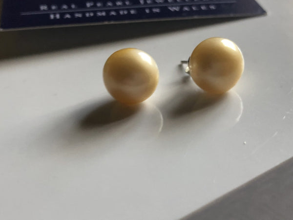 Pearl Stud Earrings: XL Freshwater Pearl stud earrings Yellow classic - Precious as a Pearl