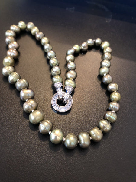 Necklace: Pearl Necklace green pearls with sparkly round clasp - Precious as a Pearl