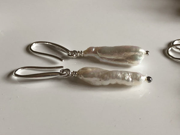 Earrings: Biwa ivory pearl drop medium - classic - Precious as a Pearl