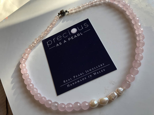 Necklace: Rose quartz and pearl - Precious as a Pearl