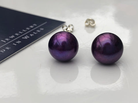 Pearl Stud Earrings: XL Freshwater Pearl studs in Purple classic - Precious as a Pearl