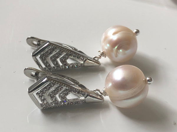 Earrings: Ivory baroque freshwater drop pearl Art Deco style - classic - Precious as a Pearl