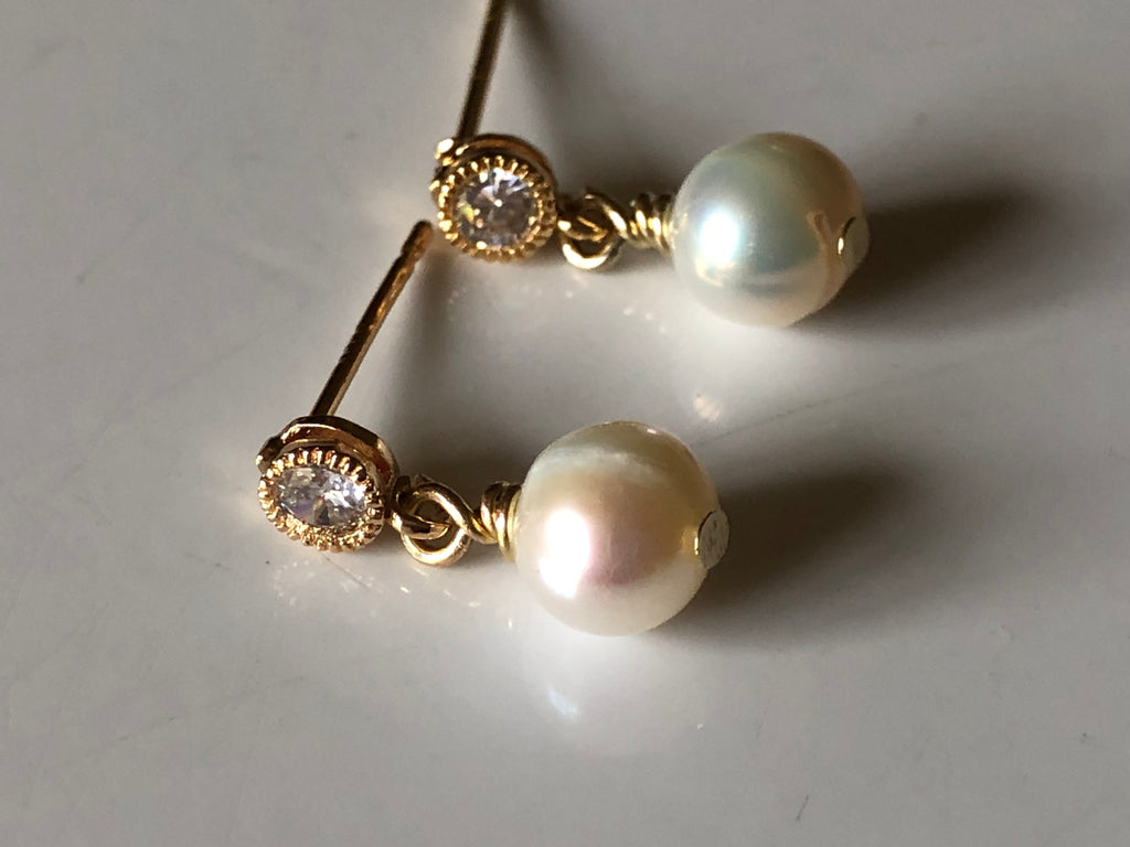 Cobra and Bellamy large round fresh water pearl earrings on 18ct gold